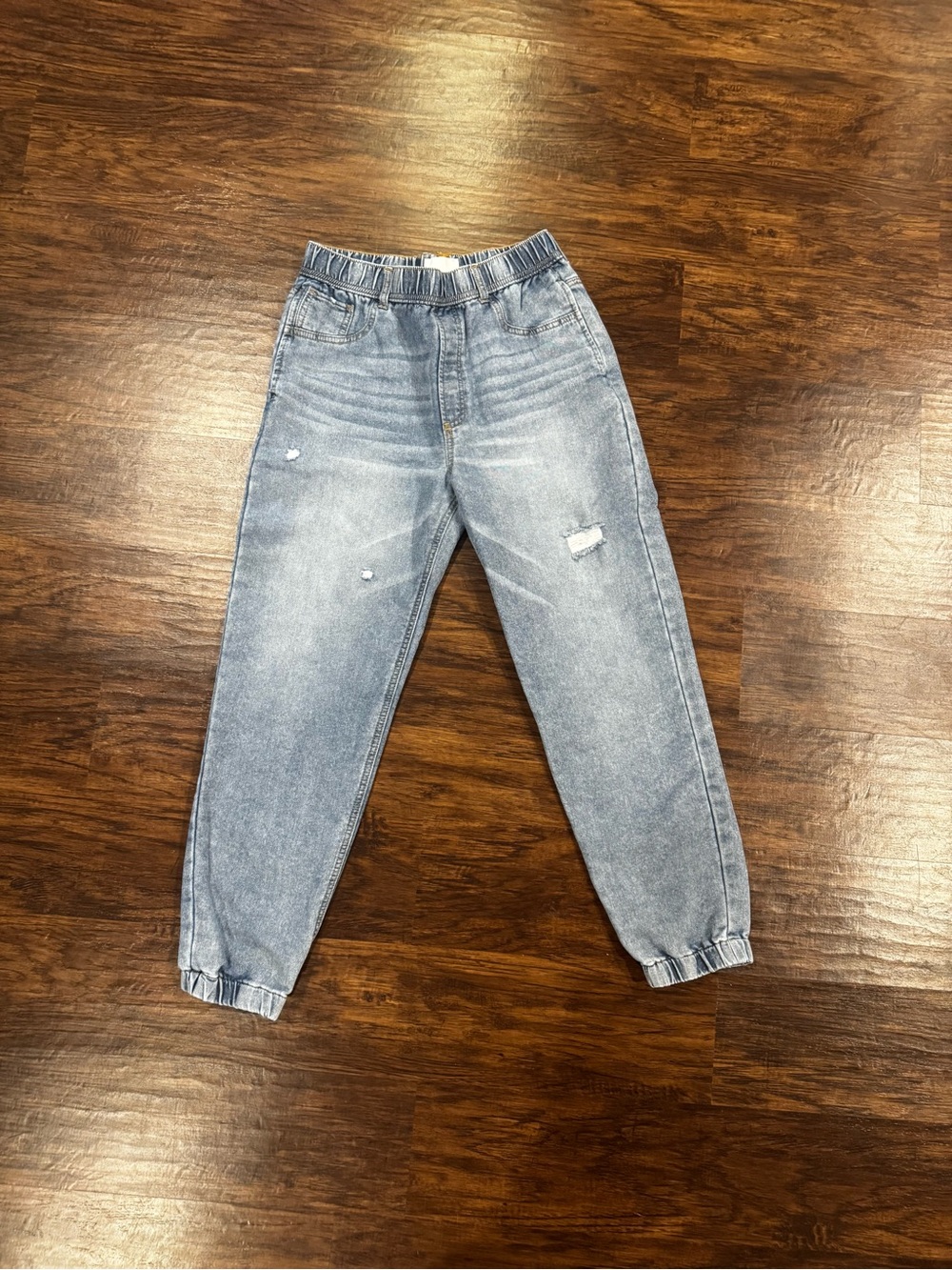 Light Blue Boyfriend Jeans with Elastic Waist and Cuffed Ankles